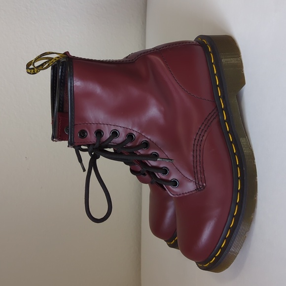 Dr. Martens 1460 SMOOTH LEATHER LACE UP BOOTS - Cherry Red Smooth - Size 6 - Picture 1 of 11